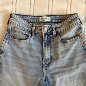 Abercrombie & fitch The Mom high rise jeans light wash straight leg relaxed fit